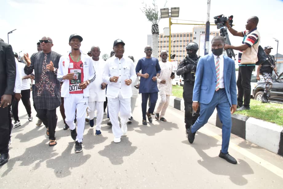 Uzodimma extols Imo youths for rising up against insecurity 